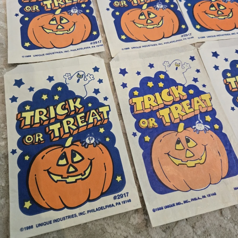 9 Vintage 1988 Halloween Trick or Treat Paper Bags Blue and Orange